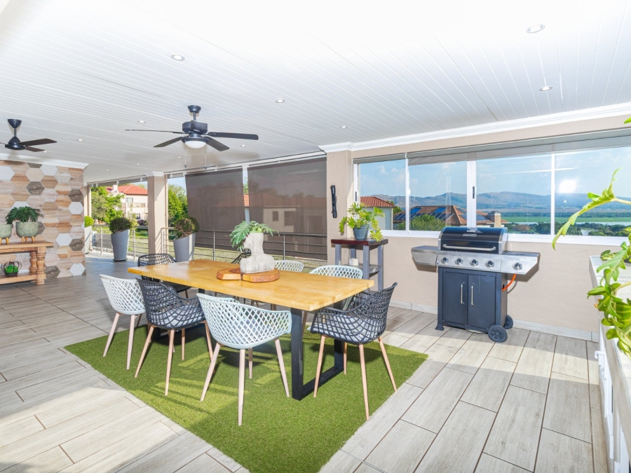 6 Bedroom Property for Sale in Kosmos Ridge North West